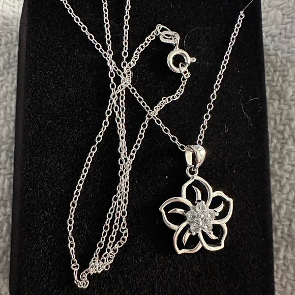Sterling flower pendant w/white sapphire stones-18”Sterling chain marked NWOT - Picture 3 of 4